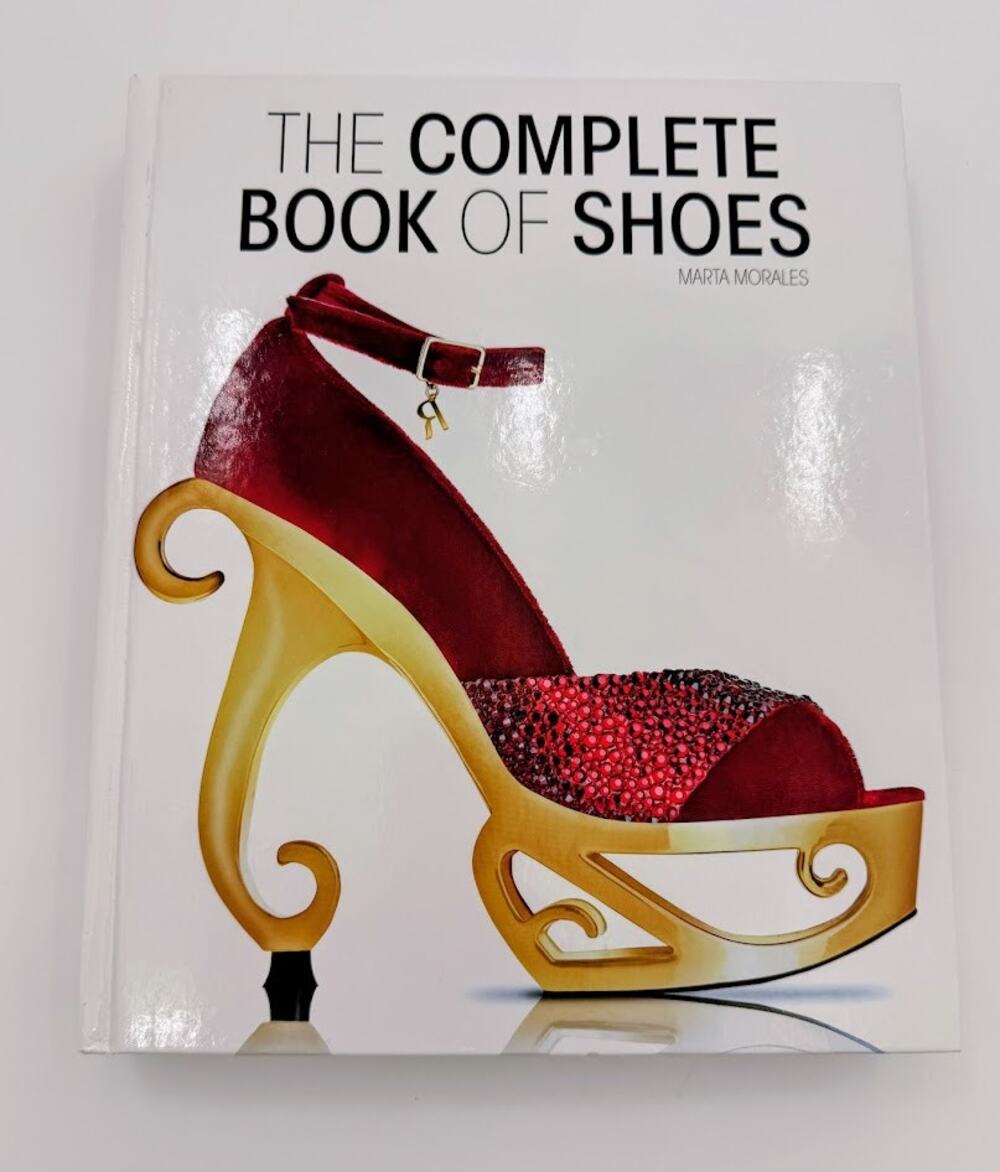 The Complete Book of Shoes by Marta Morales (2013) Hardcover